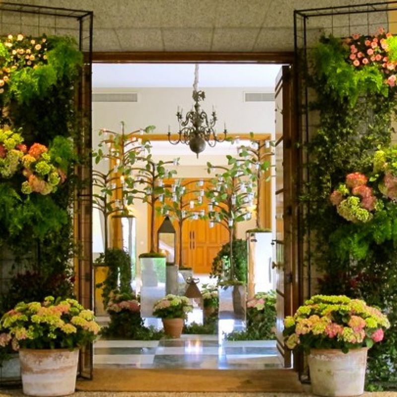 Jardin vertical en la entrada principal