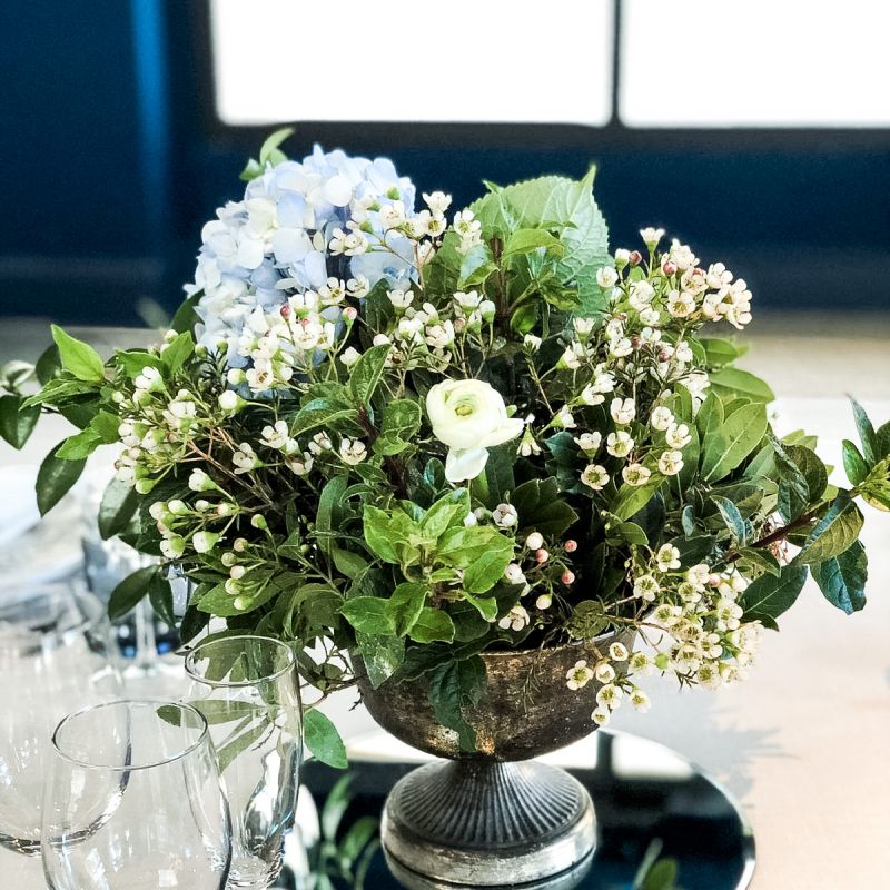 Copita dorada con flores