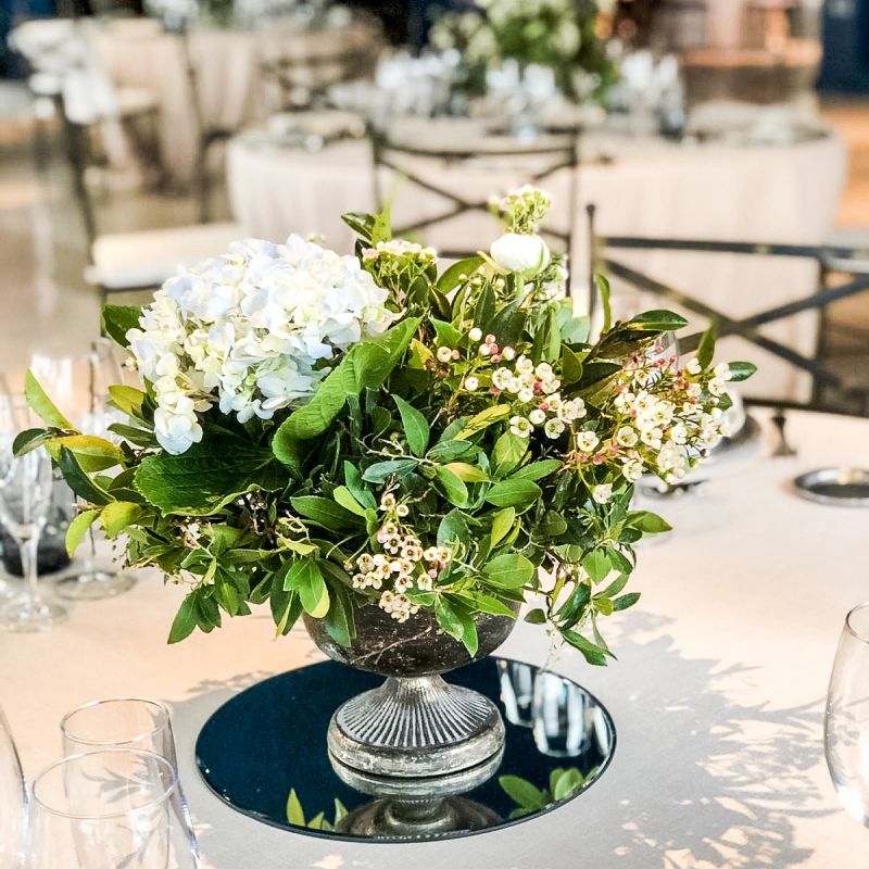 Copita dorada con flores