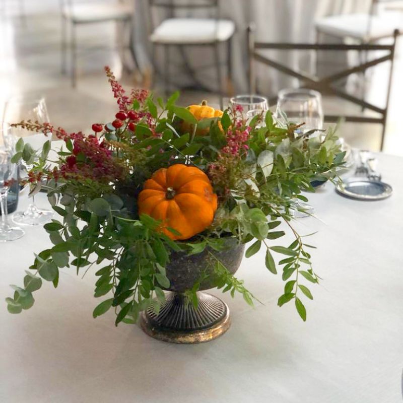 Copita dorada con flores