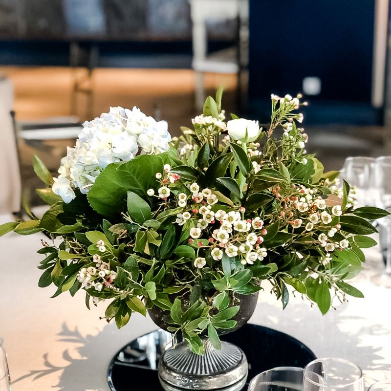 Copita dorada con flores