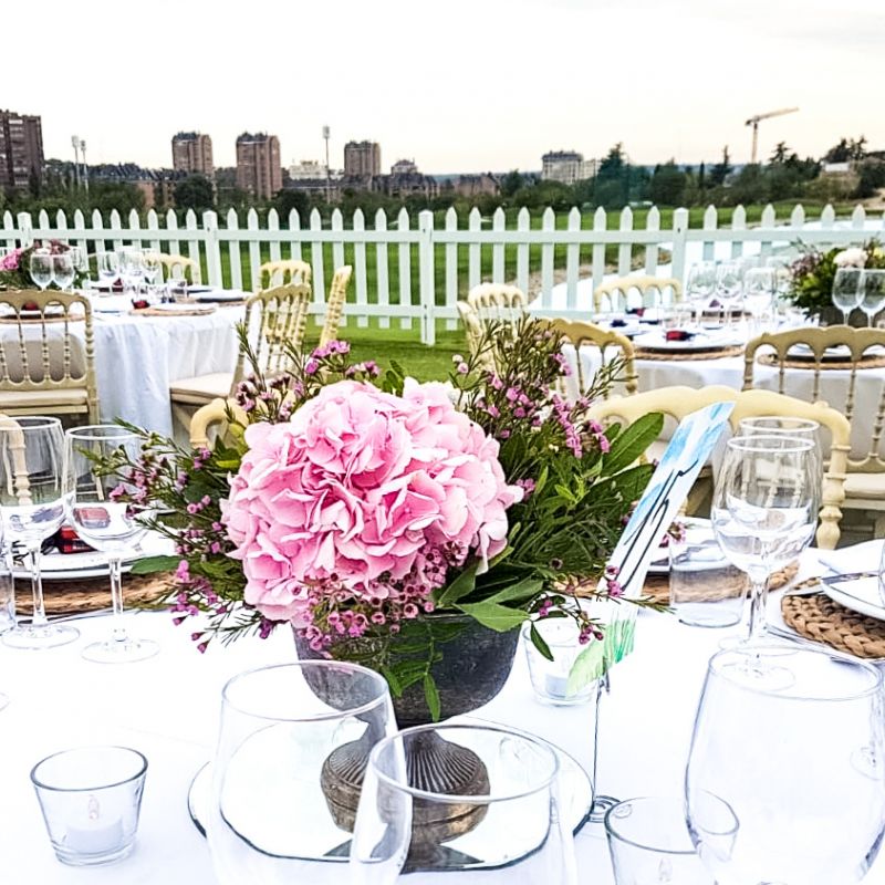 Copita dorada con flores