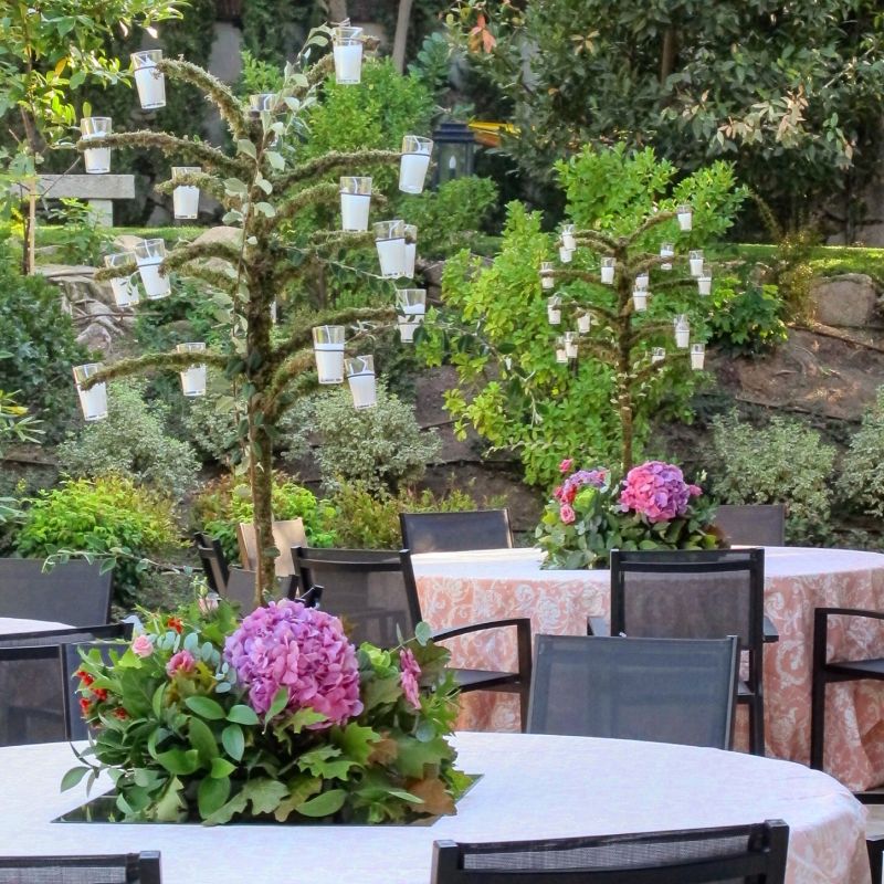 Candelabro arbol encina y flores
