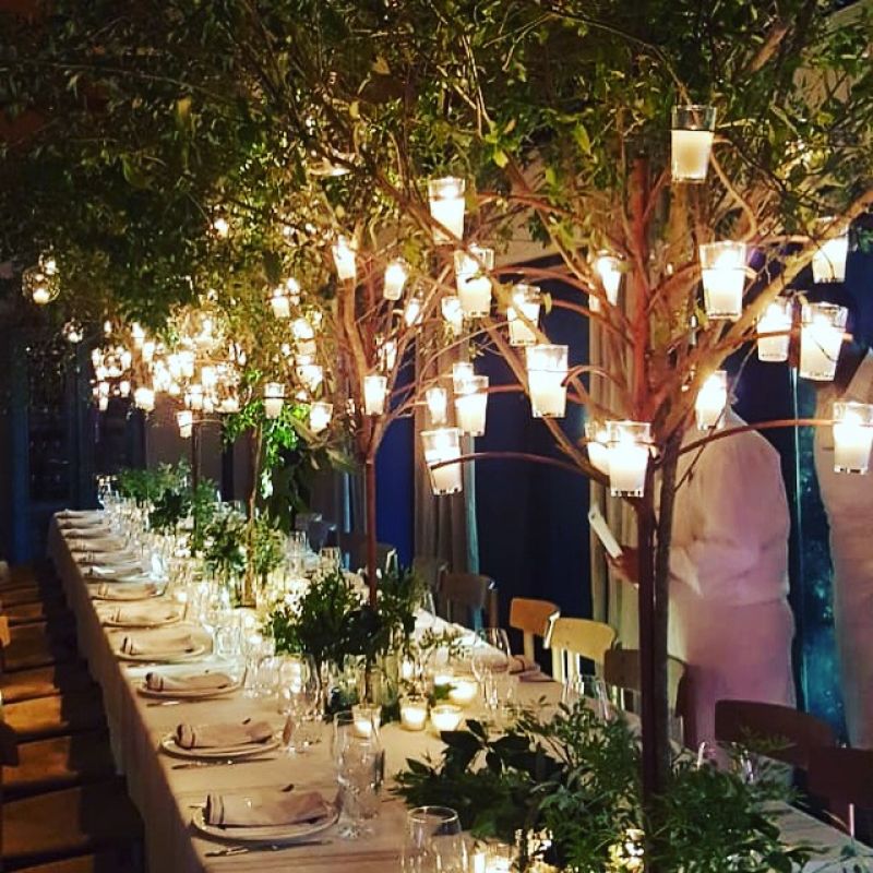 Mesa con Verdes y Velas