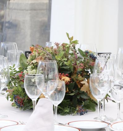 Centro brotando de la mesa