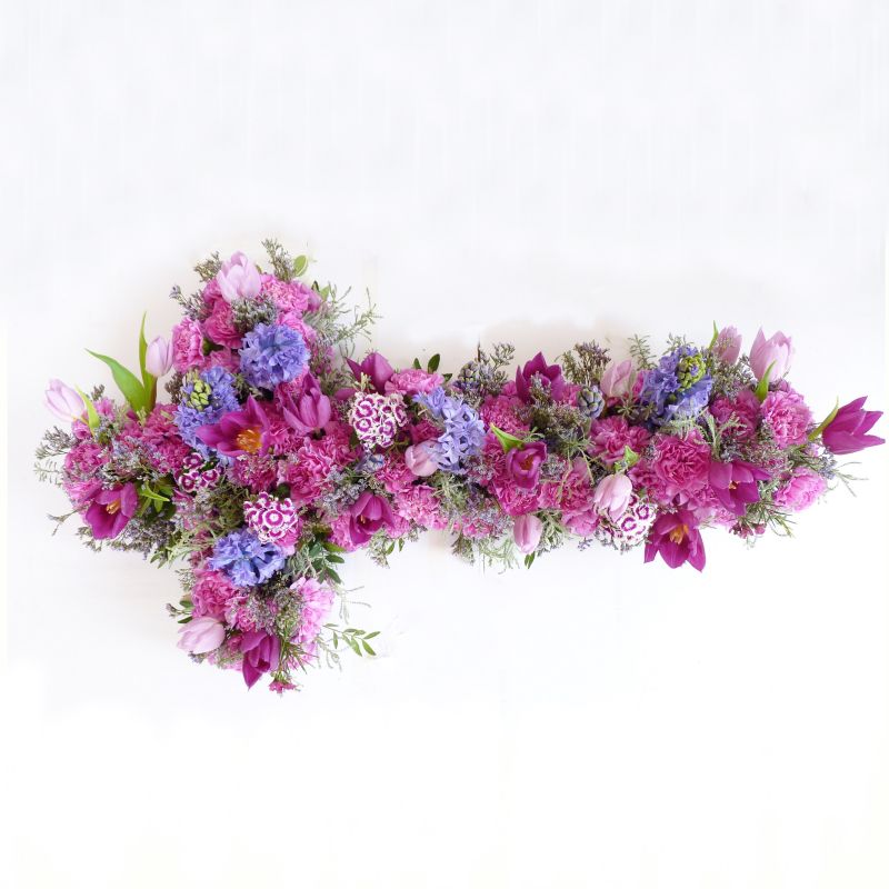 Cruz en tonos lilas y rosas